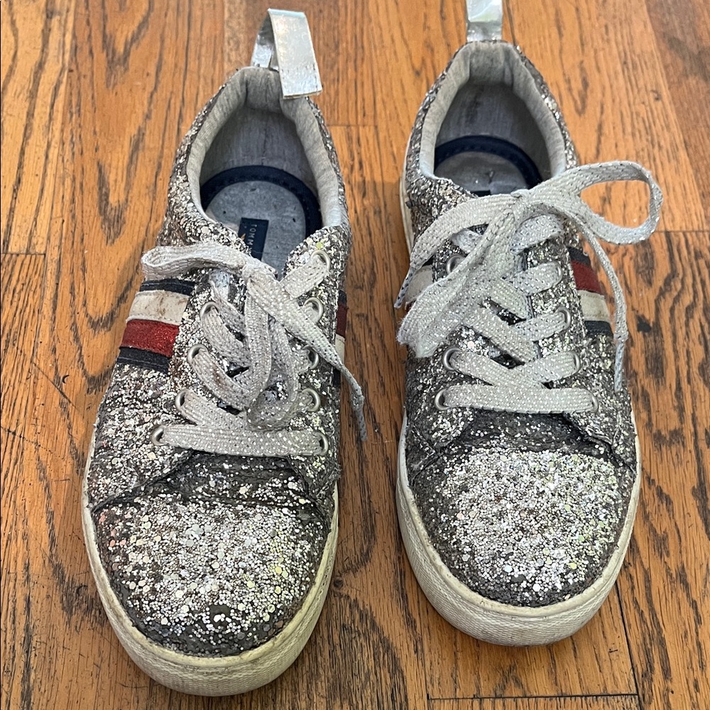 Tommy Hilfiger Silver Glitter Kids Sneakers with Red & Navy Stripes. - Picture 2 of 6